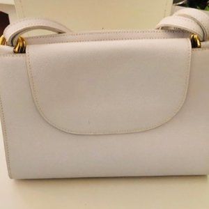 Cellerini Ladies white leather luncheon hand bag. in great condition!